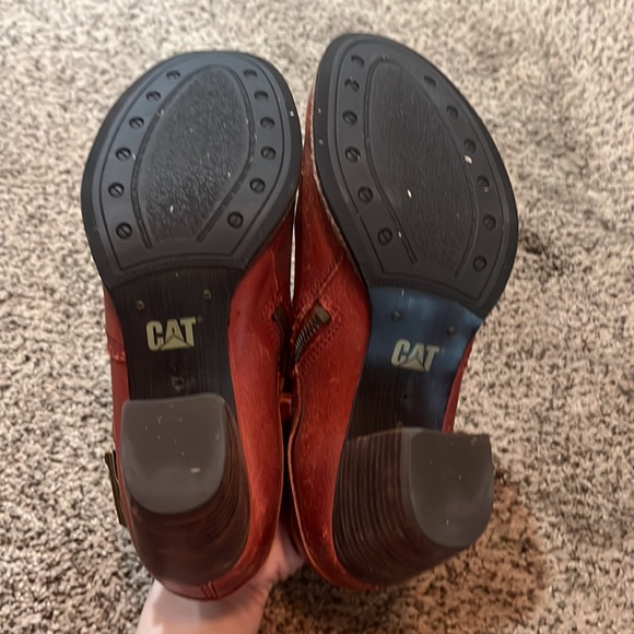 Caterpillar CAT Rustic Buckle Zip Up Bootie - Size 8, Red - Picture 6 of 6